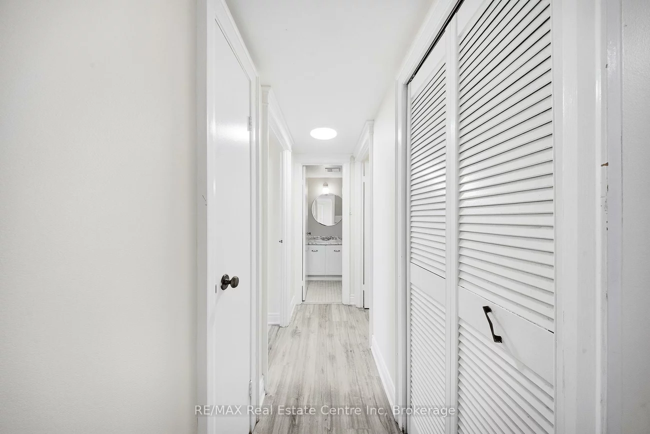 20, Mississauga Valley, Mississauga Valleys, Mississauga