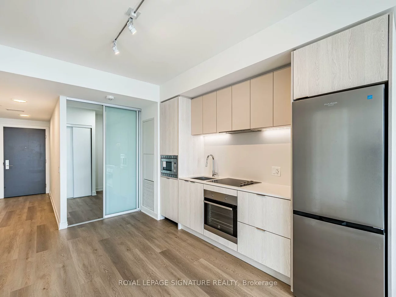 86, Dundas, Cooksville, Mississauga