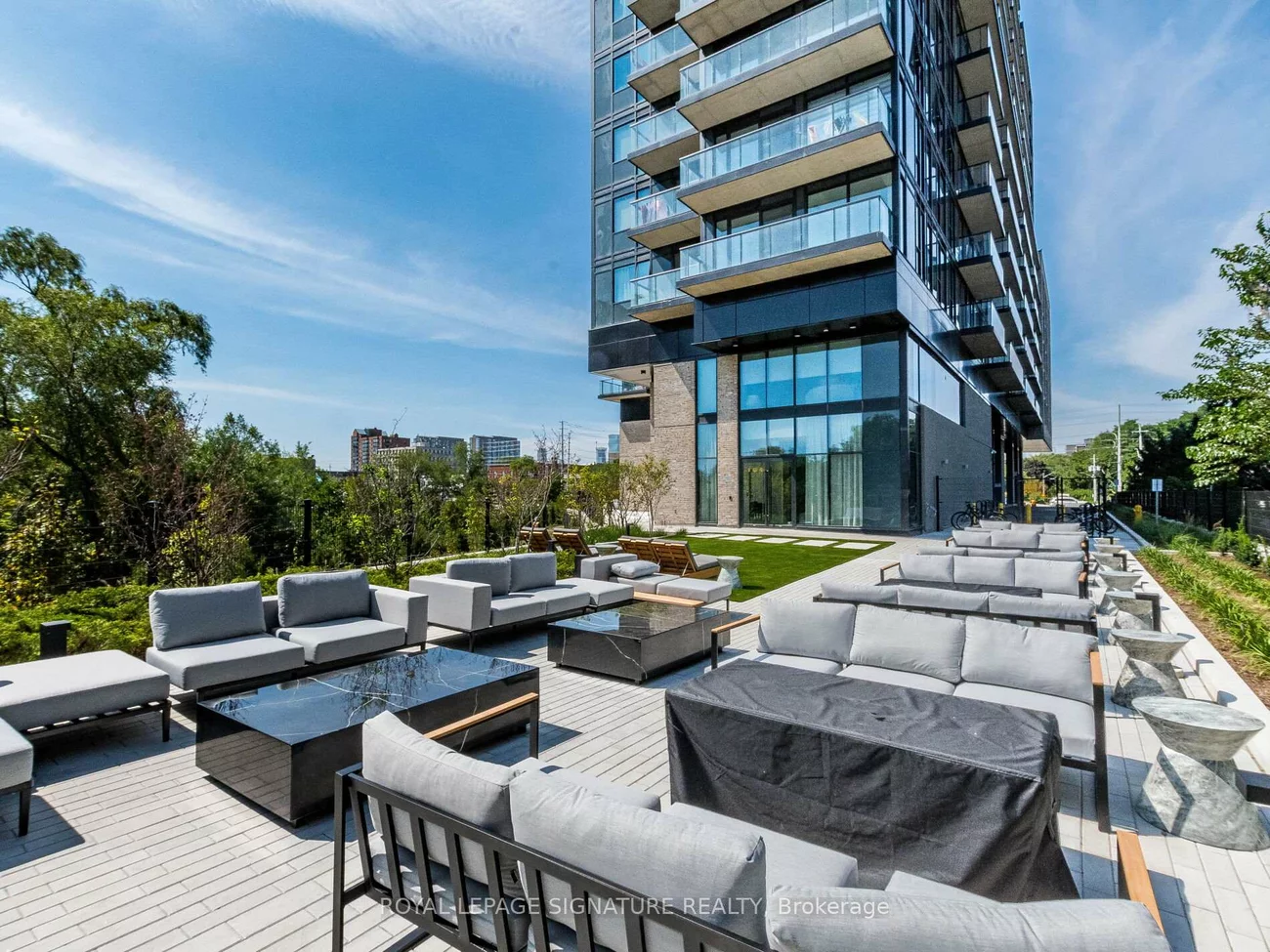 86, Dundas, Cooksville, Mississauga
