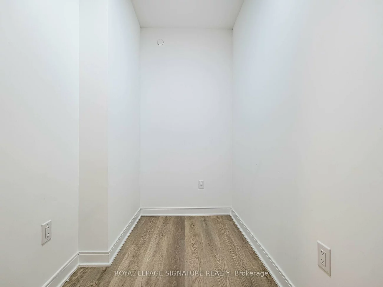 86, Dundas, Cooksville, Mississauga