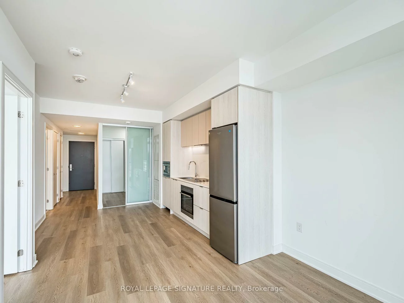 86, Dundas, Cooksville, Mississauga