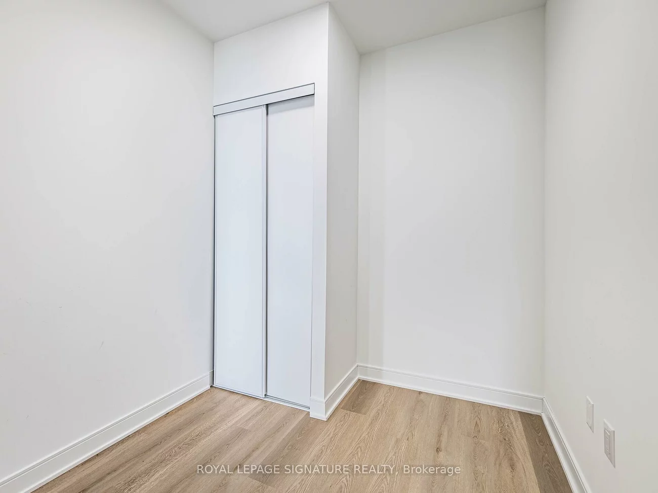 86, Dundas, Cooksville, Mississauga