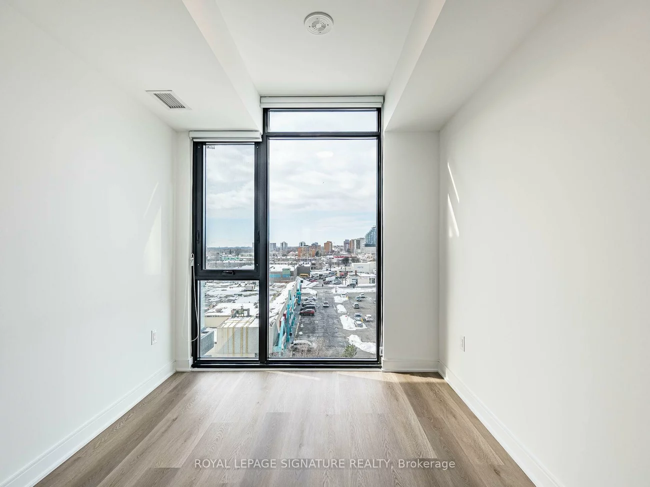 86, Dundas, Cooksville, Mississauga