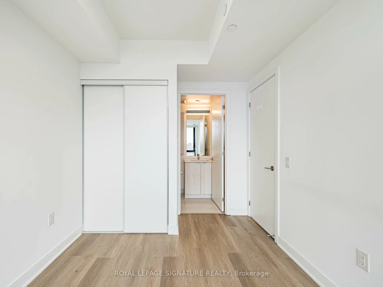 86, Dundas, Cooksville, Mississauga