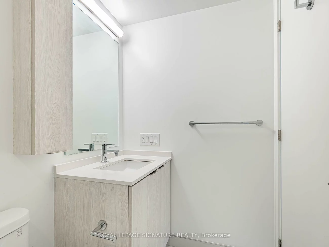 86, Dundas, Cooksville, Mississauga