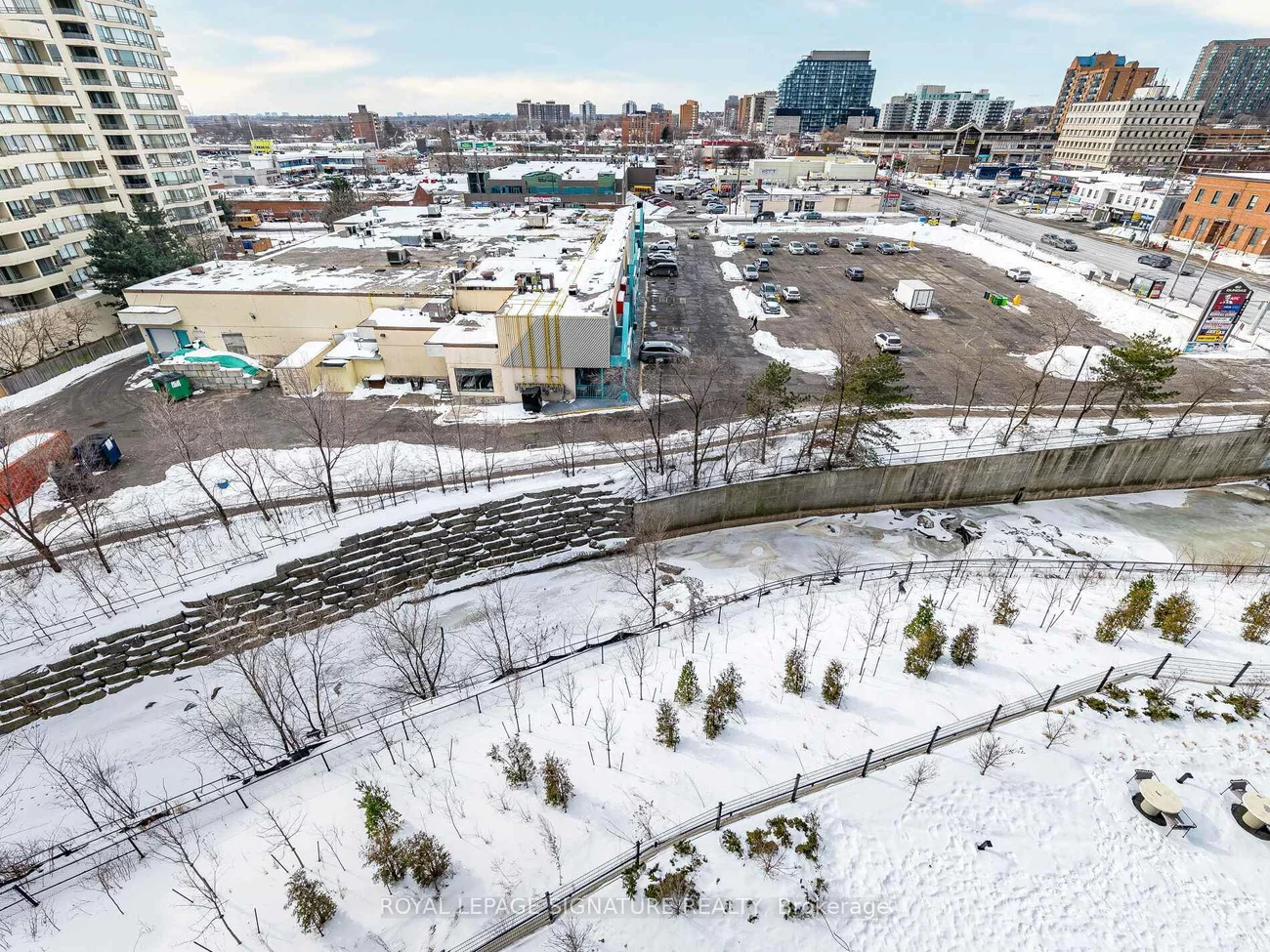 86, Dundas, Cooksville, Mississauga