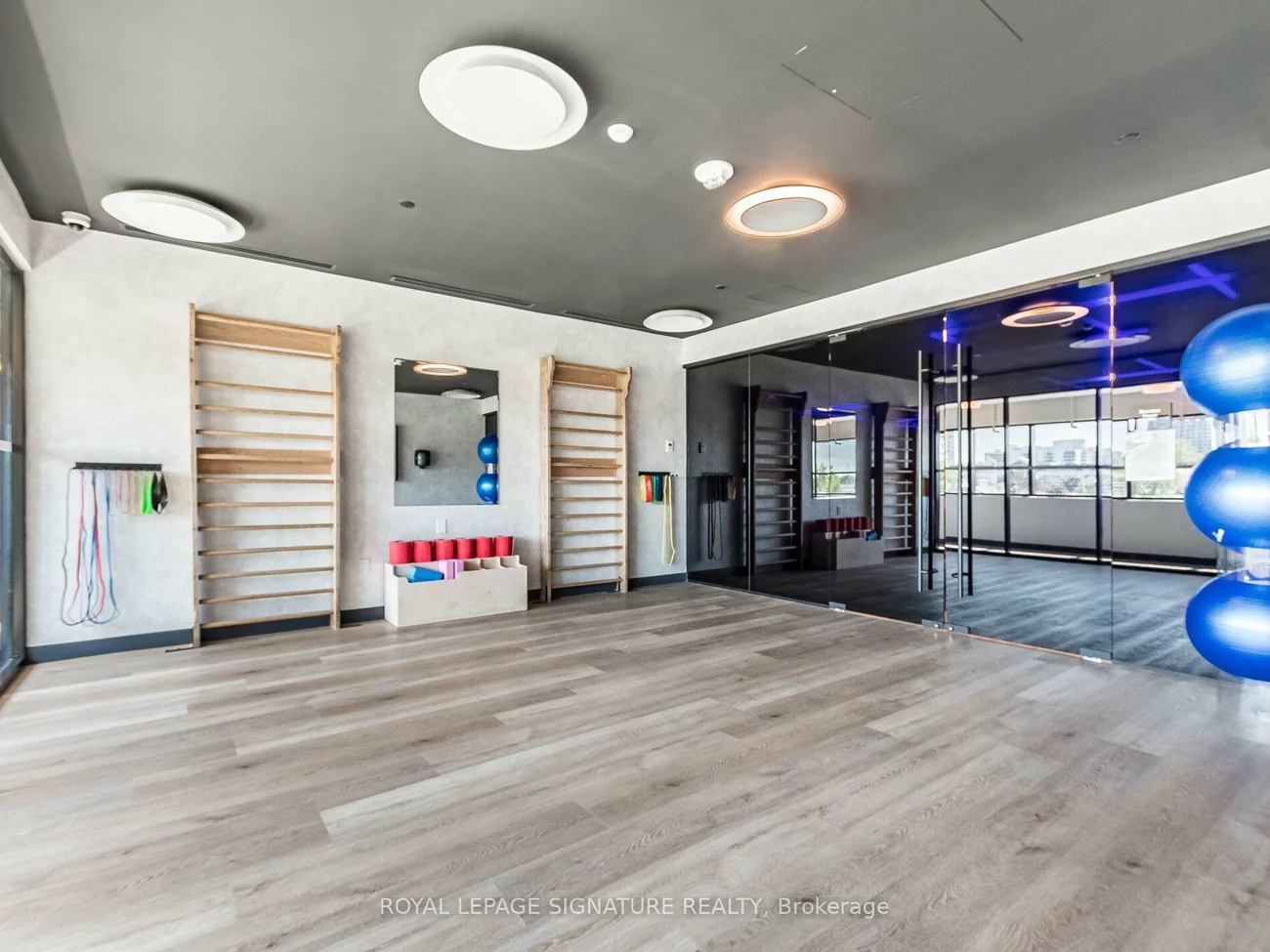 86, Dundas, Cooksville, Mississauga