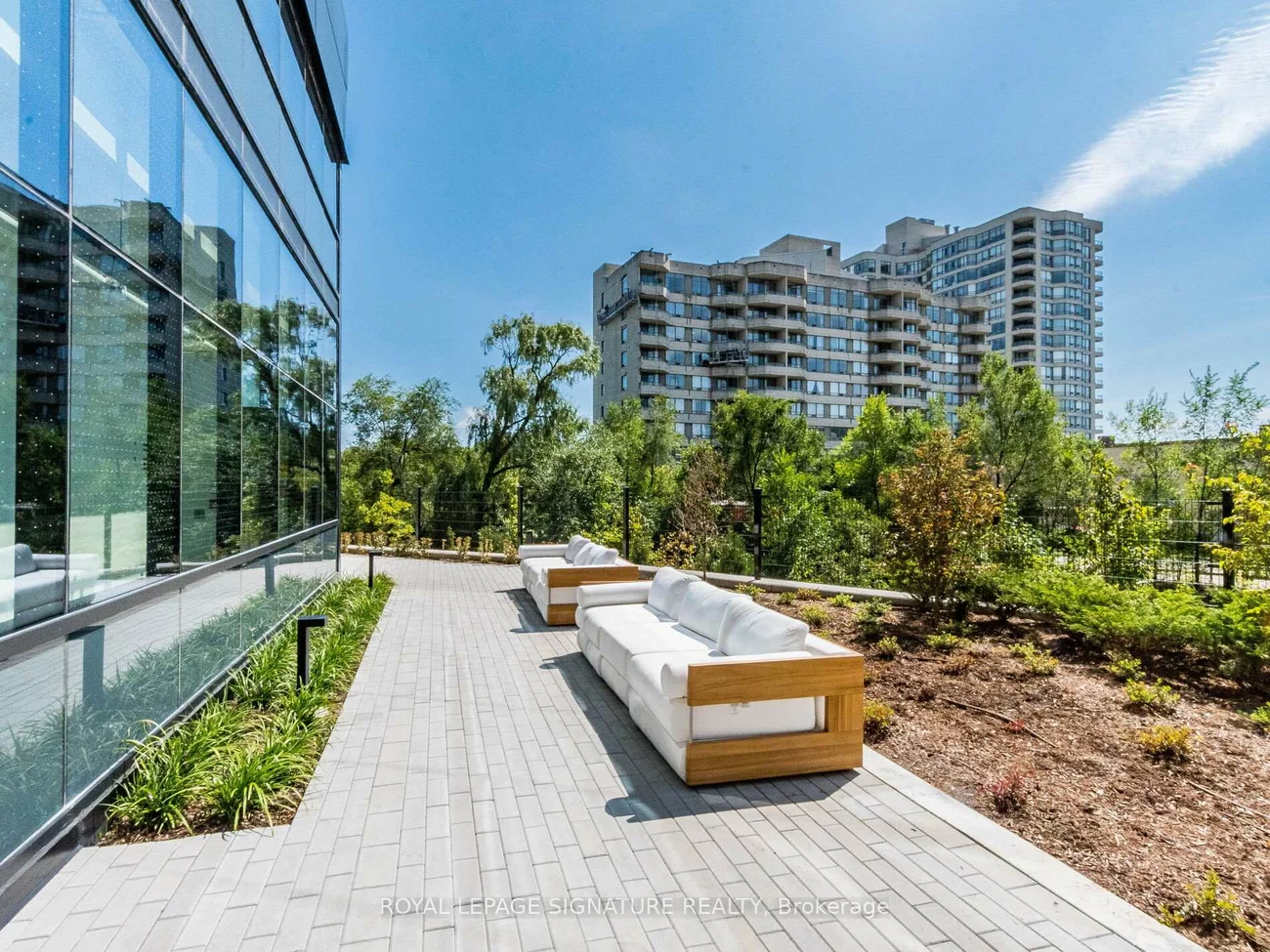 86, Dundas, Cooksville, Mississauga