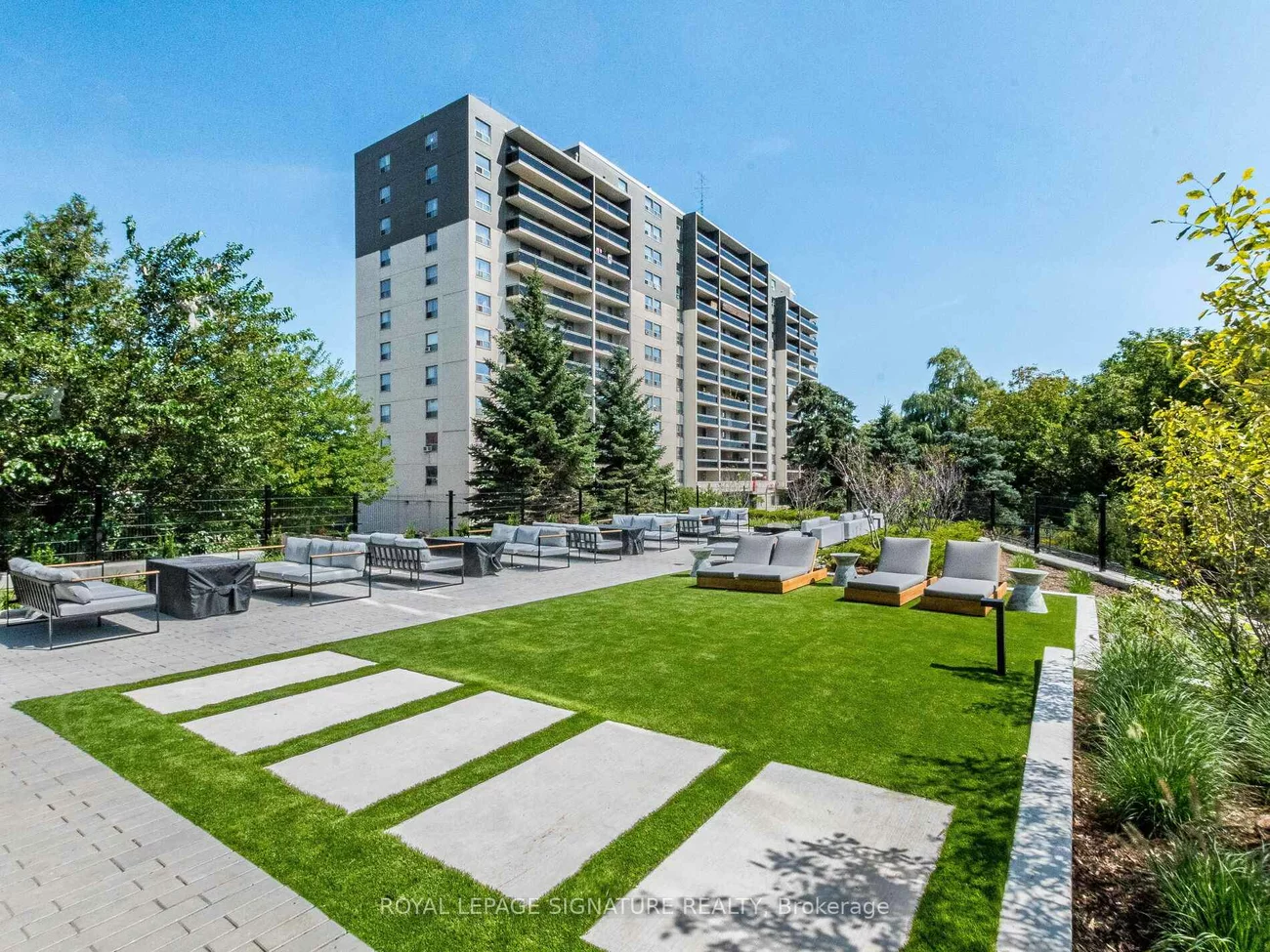 86, Dundas, Cooksville, Mississauga