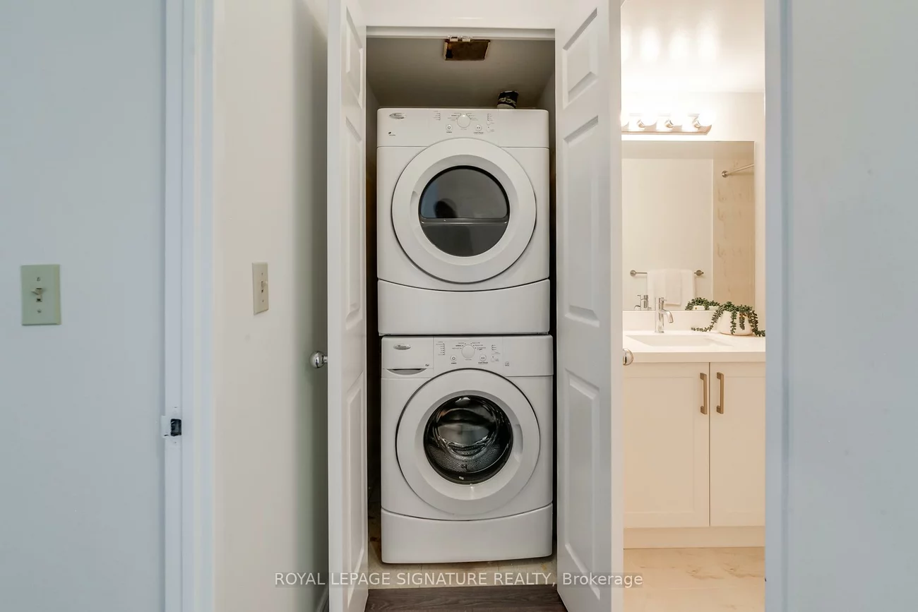 325, Webb, City Centre, Mississauga