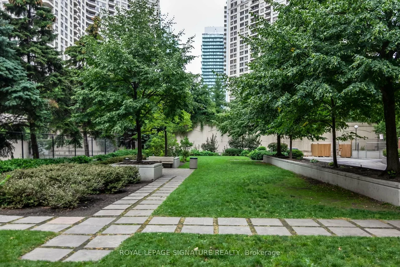 325, Webb, City Centre, Mississauga