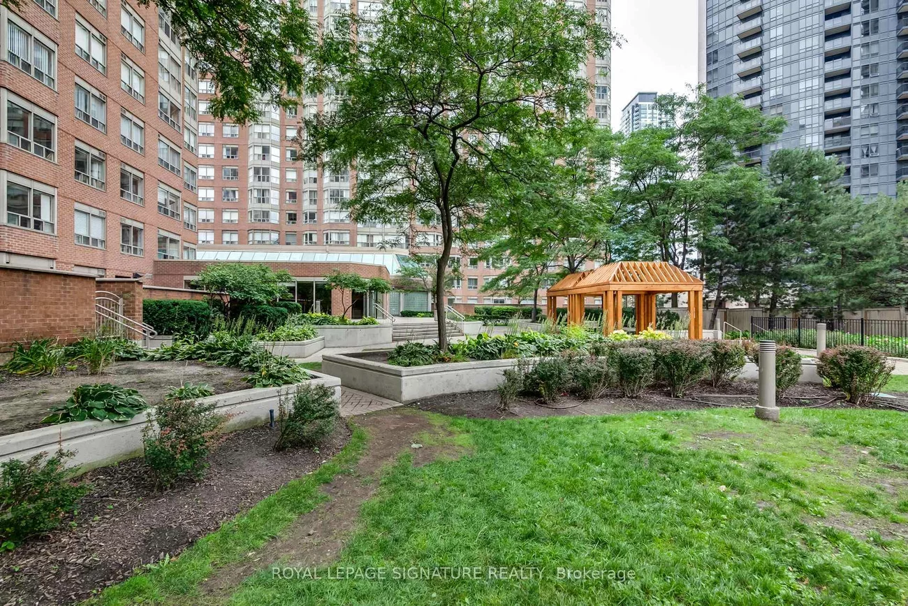 325, Webb, City Centre, Mississauga