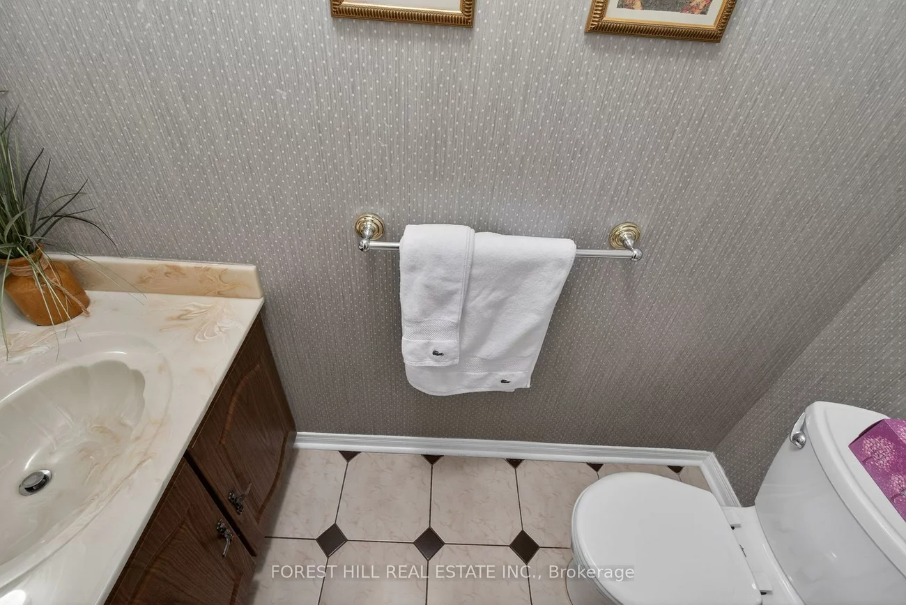 4635, Regents, Hurontario, Mississauga