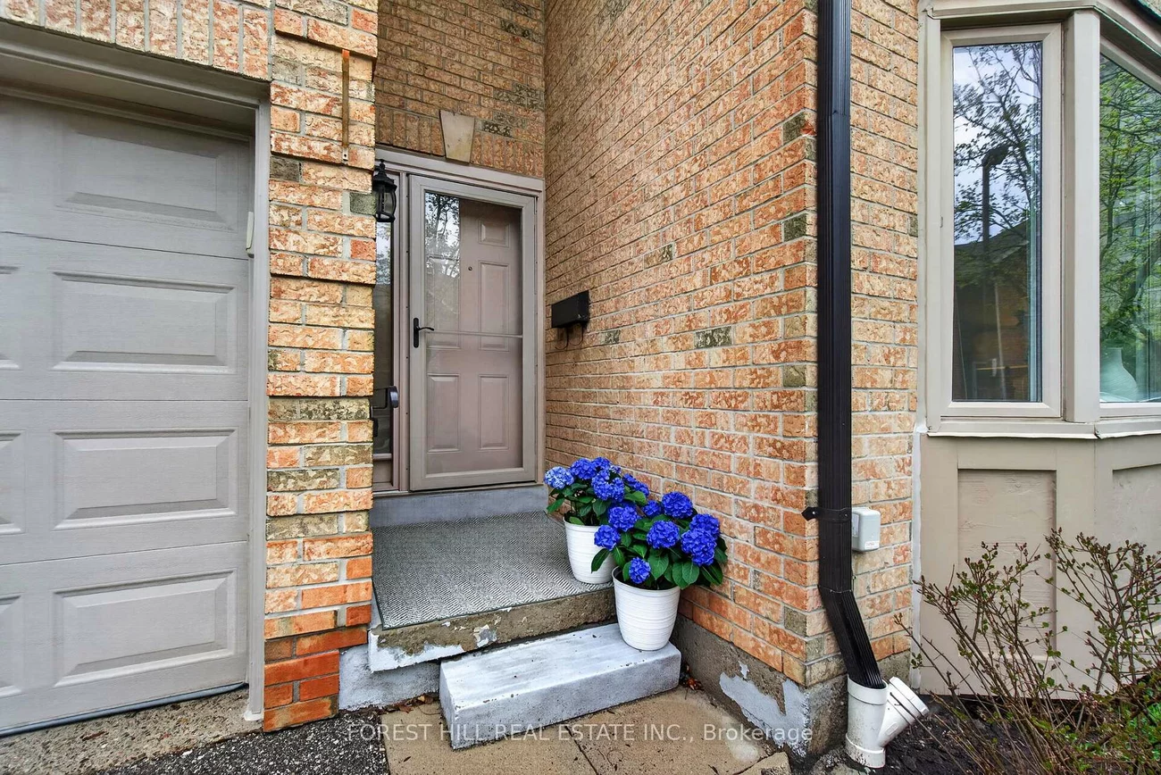 4635, Regents, Hurontario, Mississauga