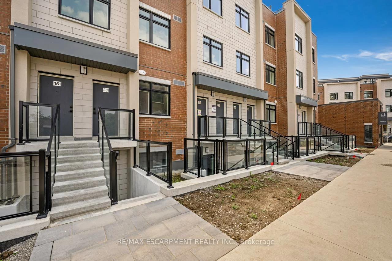 1075, Douglas McCurdy, Lakeview, Mississauga