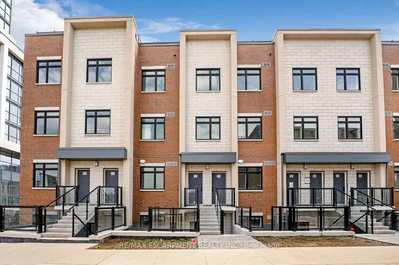 1075, Douglas McCurdy, Lakeview, Mississauga