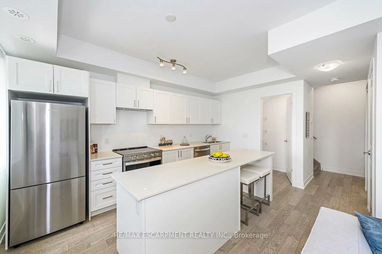 1075, Douglas McCurdy, Lakeview, Mississauga