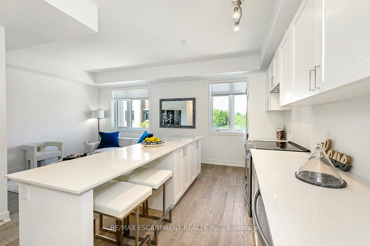 1075, Douglas McCurdy, Lakeview, Mississauga