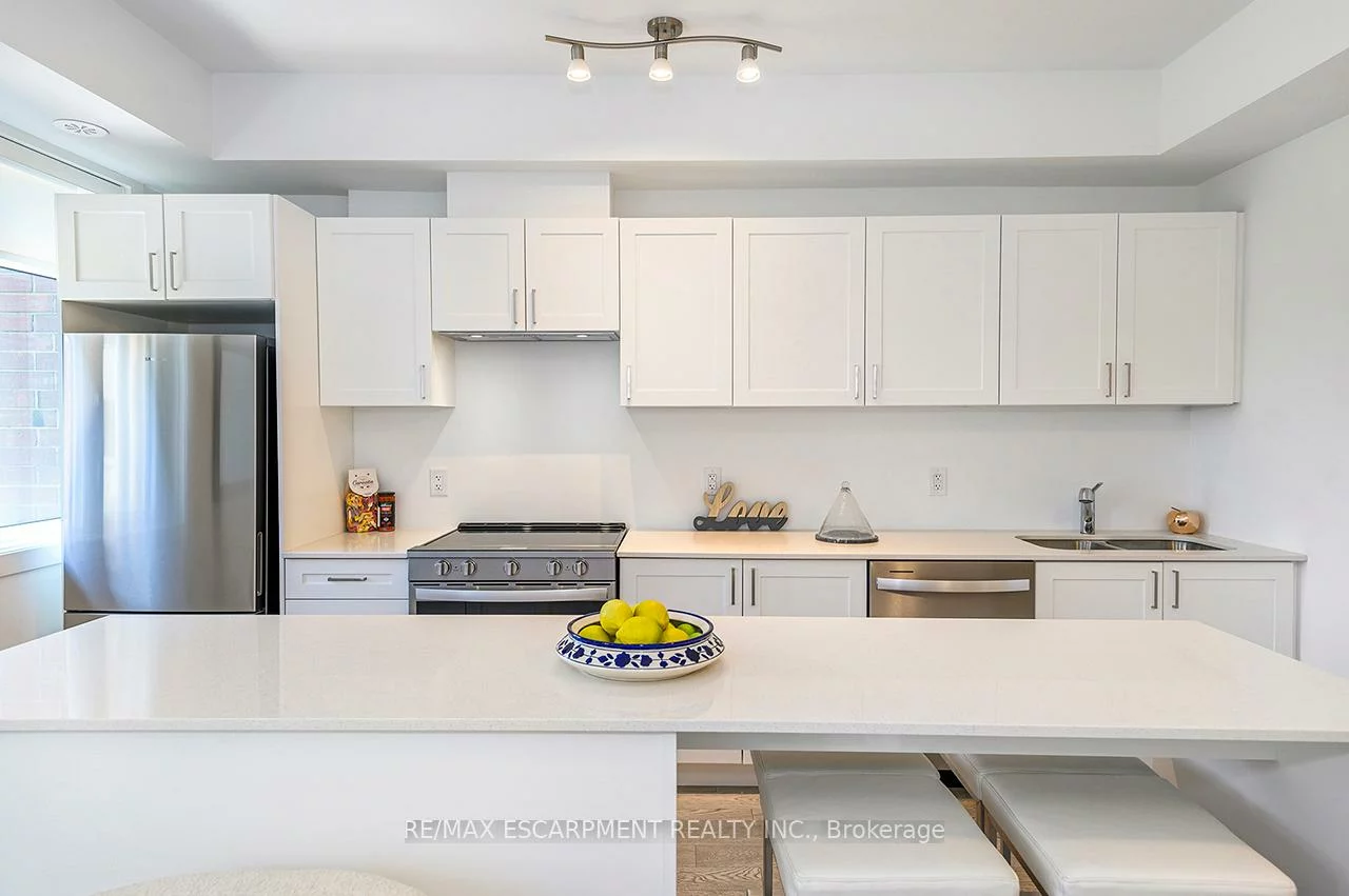 1075, Douglas McCurdy, Lakeview, Mississauga