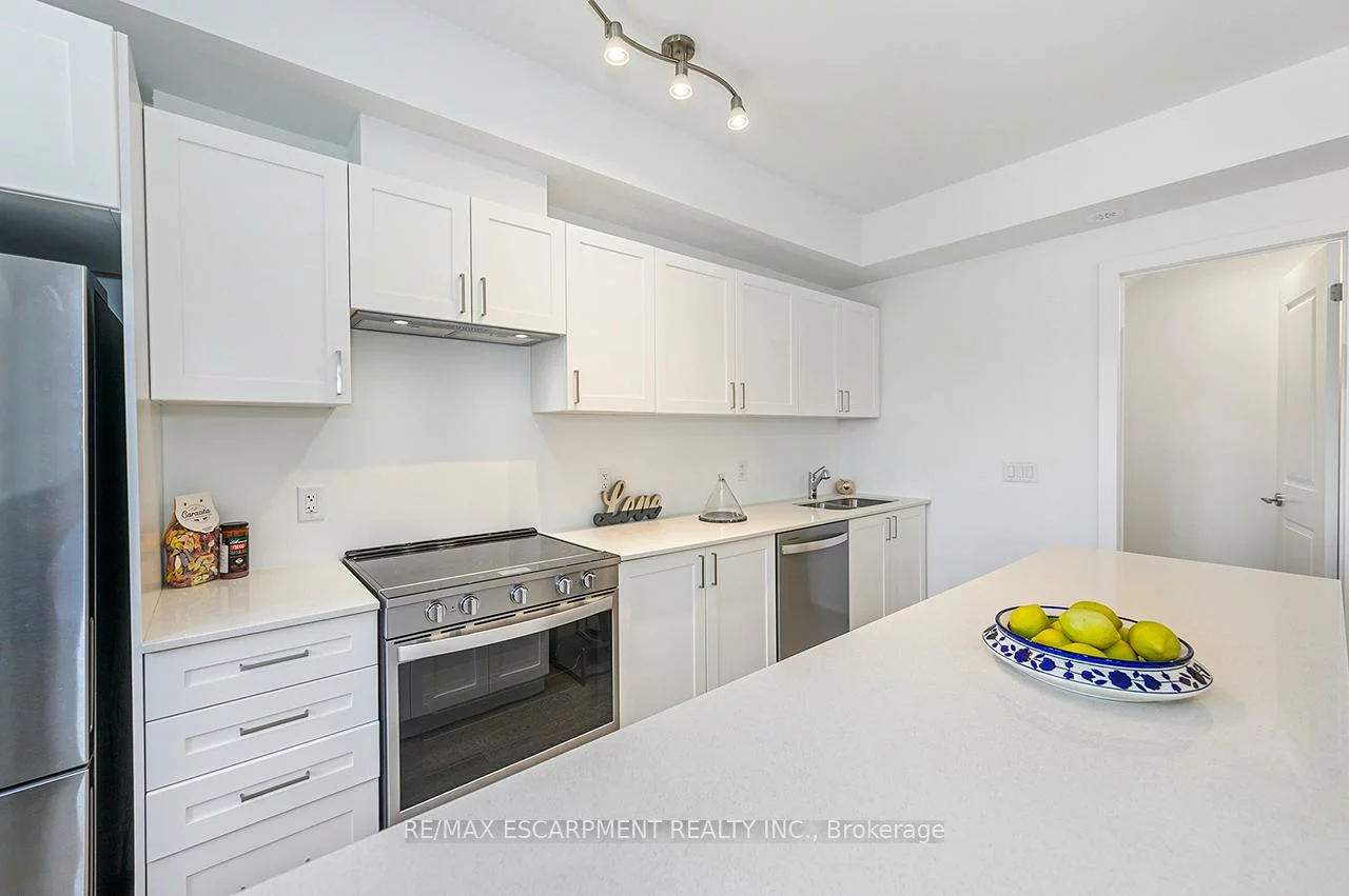 1075, Douglas McCurdy, Lakeview, Mississauga