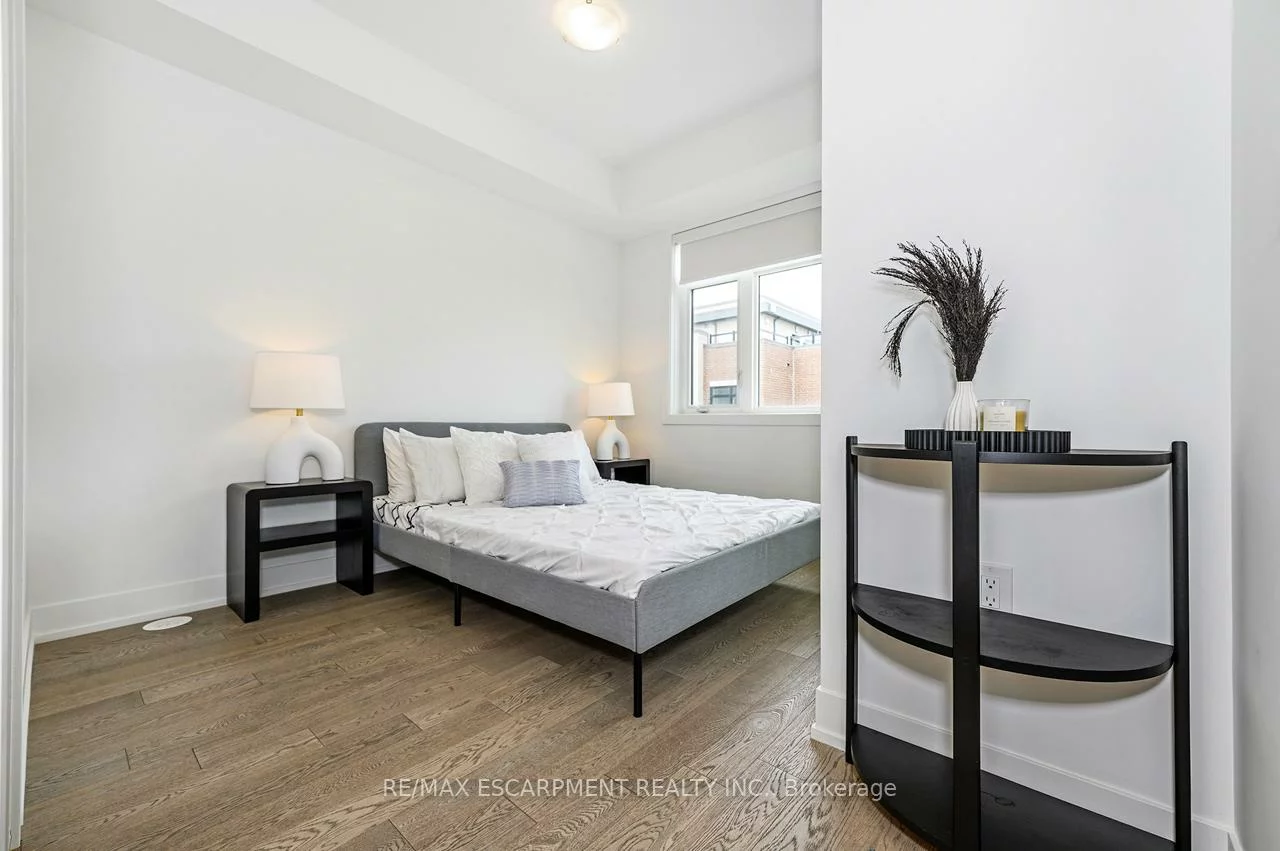 1075, Douglas McCurdy, Lakeview, Mississauga