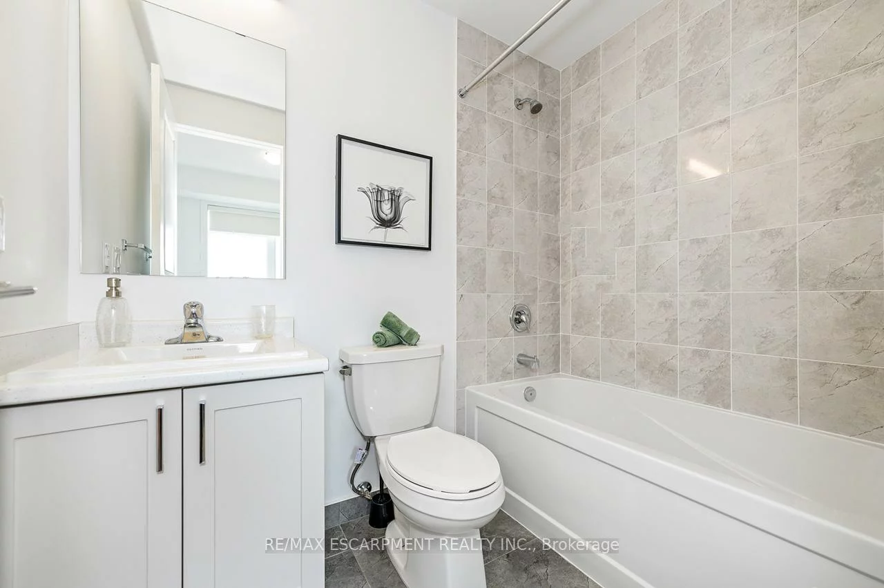 1075, Douglas McCurdy, Lakeview, Mississauga