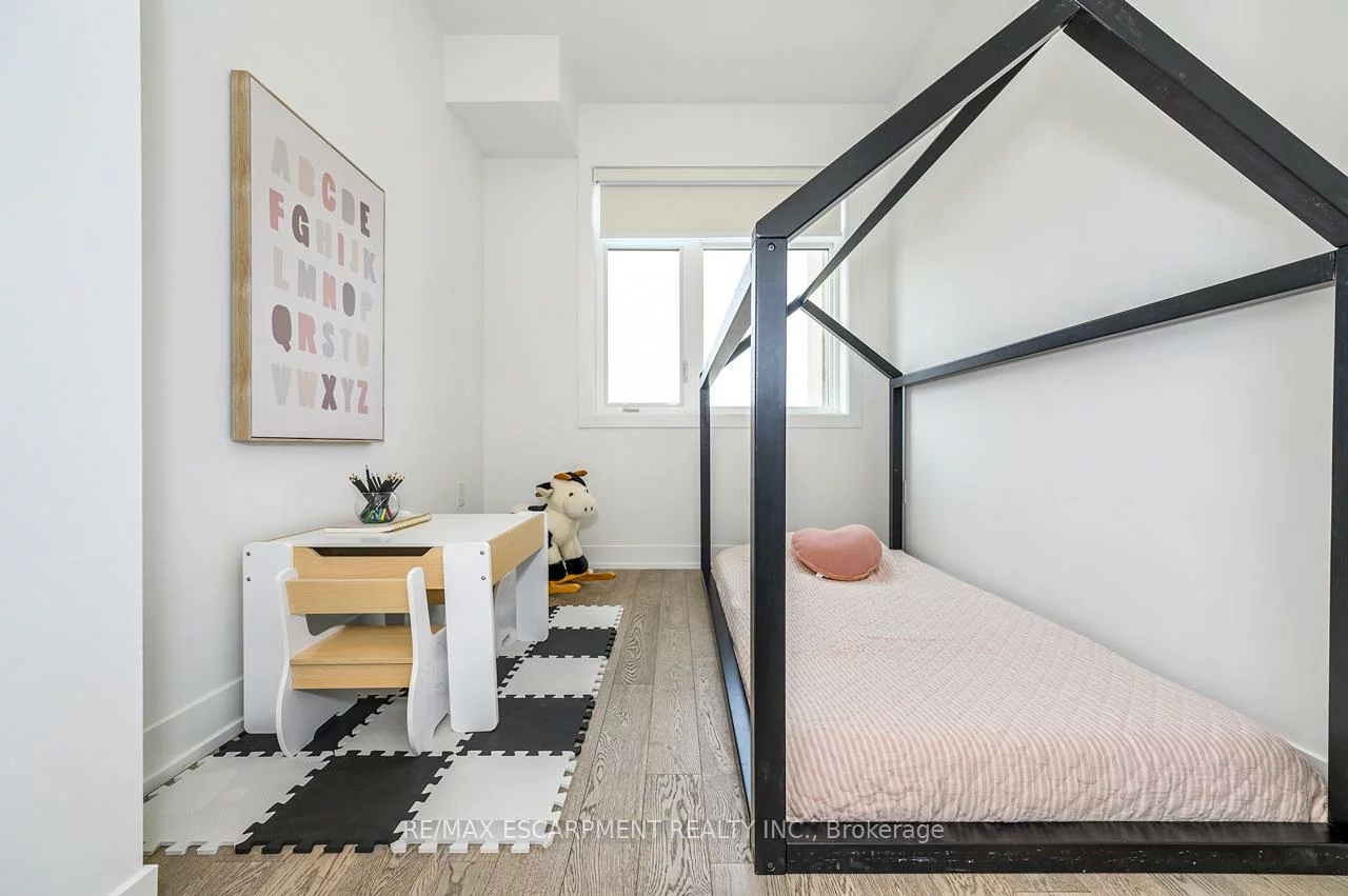 1075, Douglas McCurdy, Lakeview, Mississauga