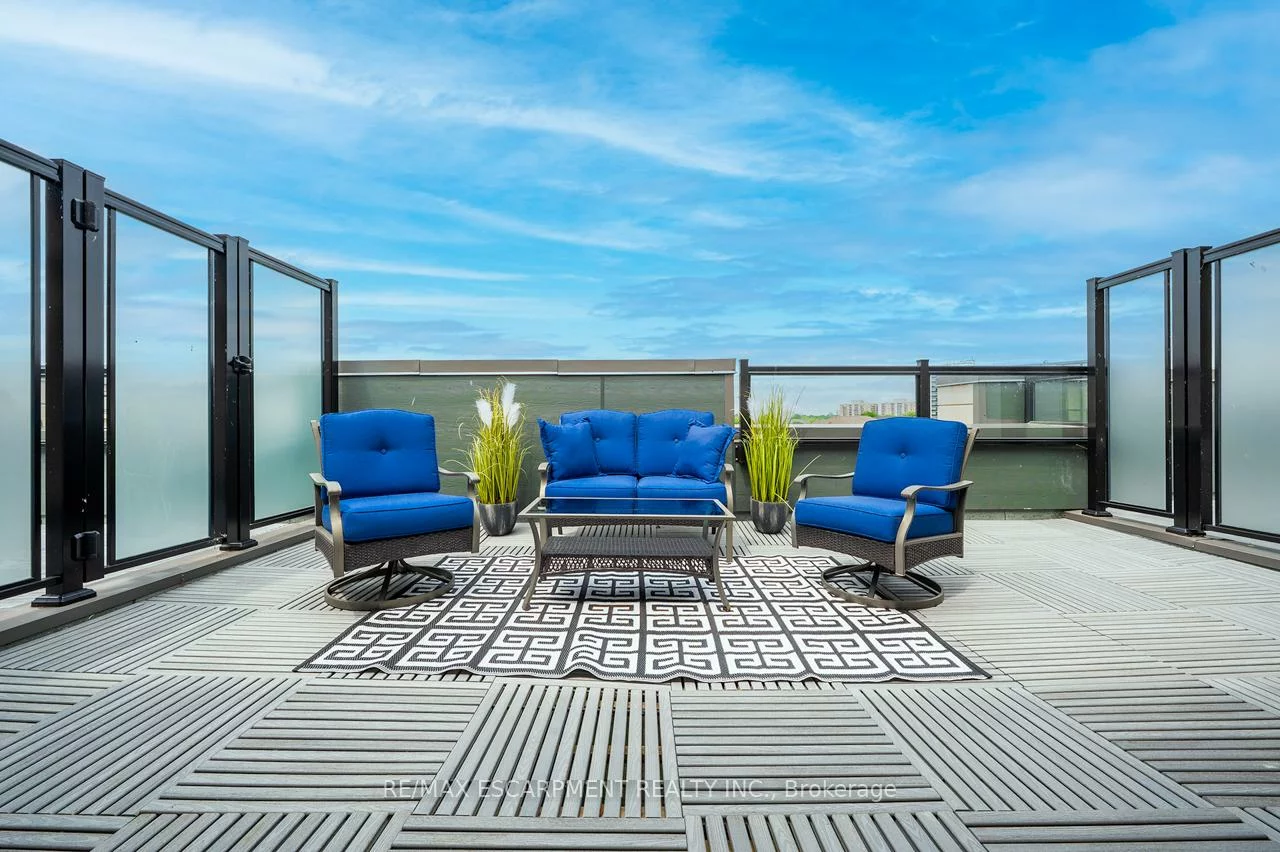 1075, Douglas McCurdy, Lakeview, Mississauga