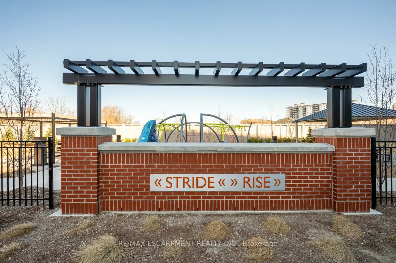 1075, Douglas McCurdy, Lakeview, Mississauga