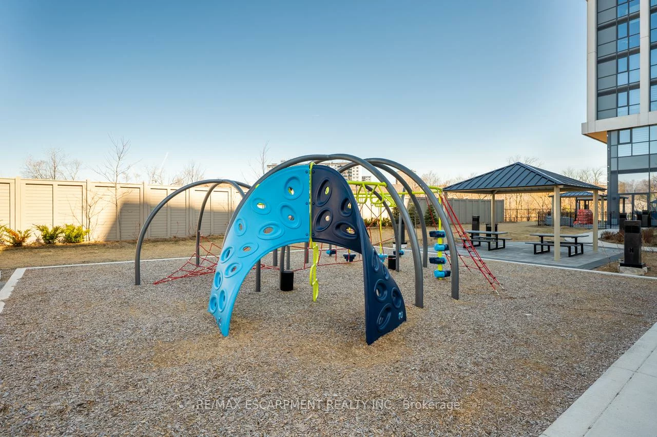 1075, Douglas McCurdy, Lakeview, Mississauga