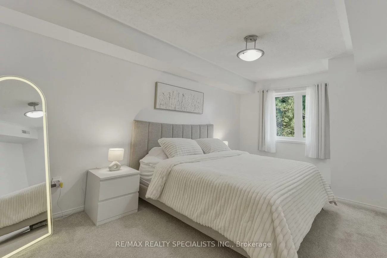 103, BRISTOL, Hurontario, Mississauga