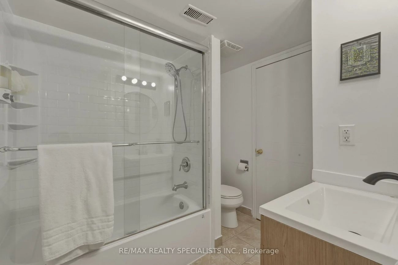 103, BRISTOL, Hurontario, Mississauga