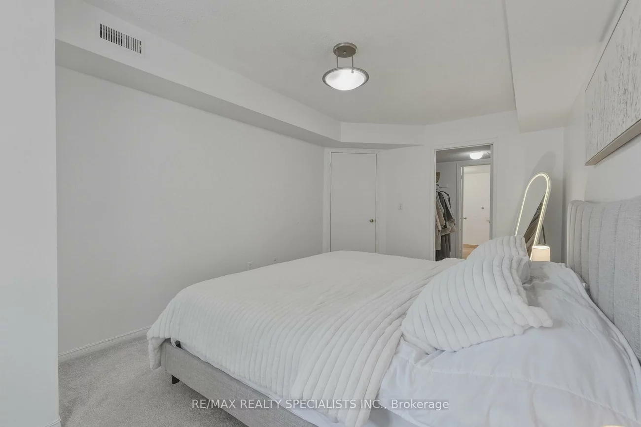 103, BRISTOL, Hurontario, Mississauga