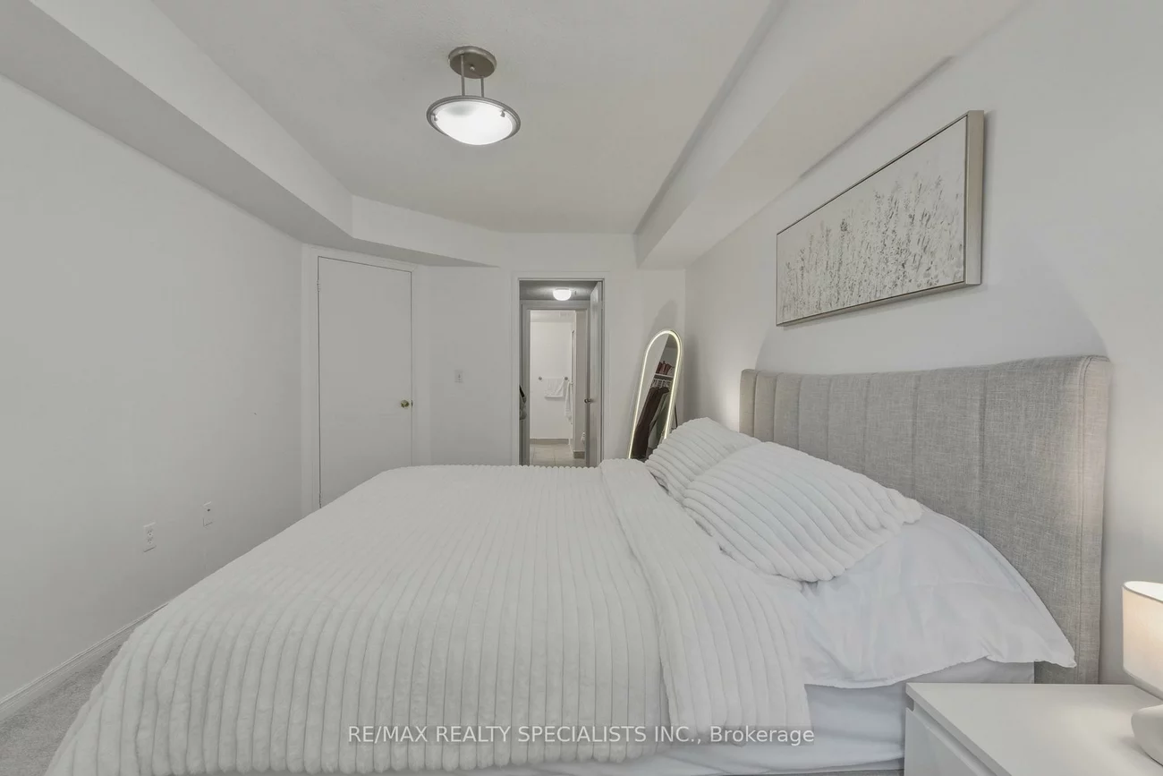 103, BRISTOL, Hurontario, Mississauga