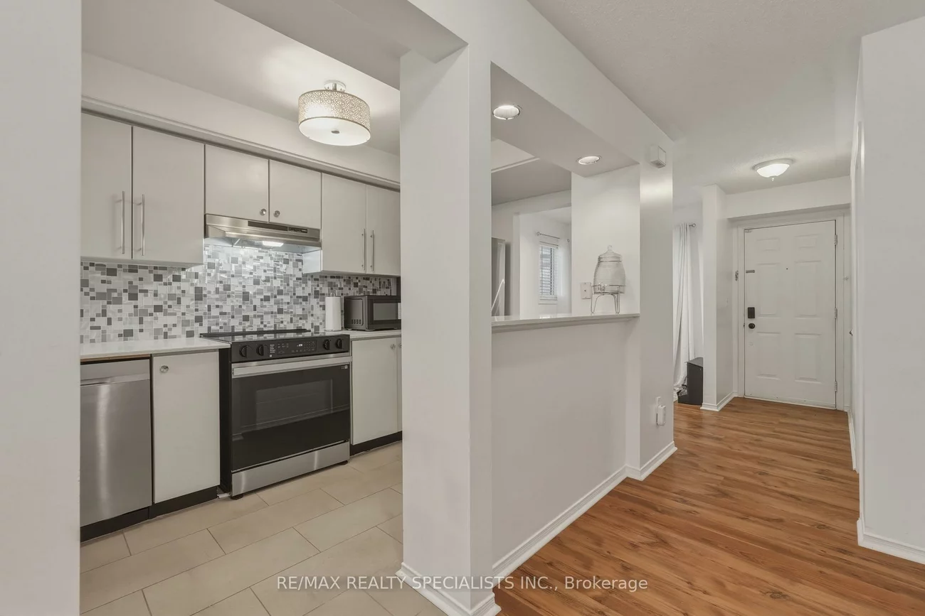 103, BRISTOL, Hurontario, Mississauga