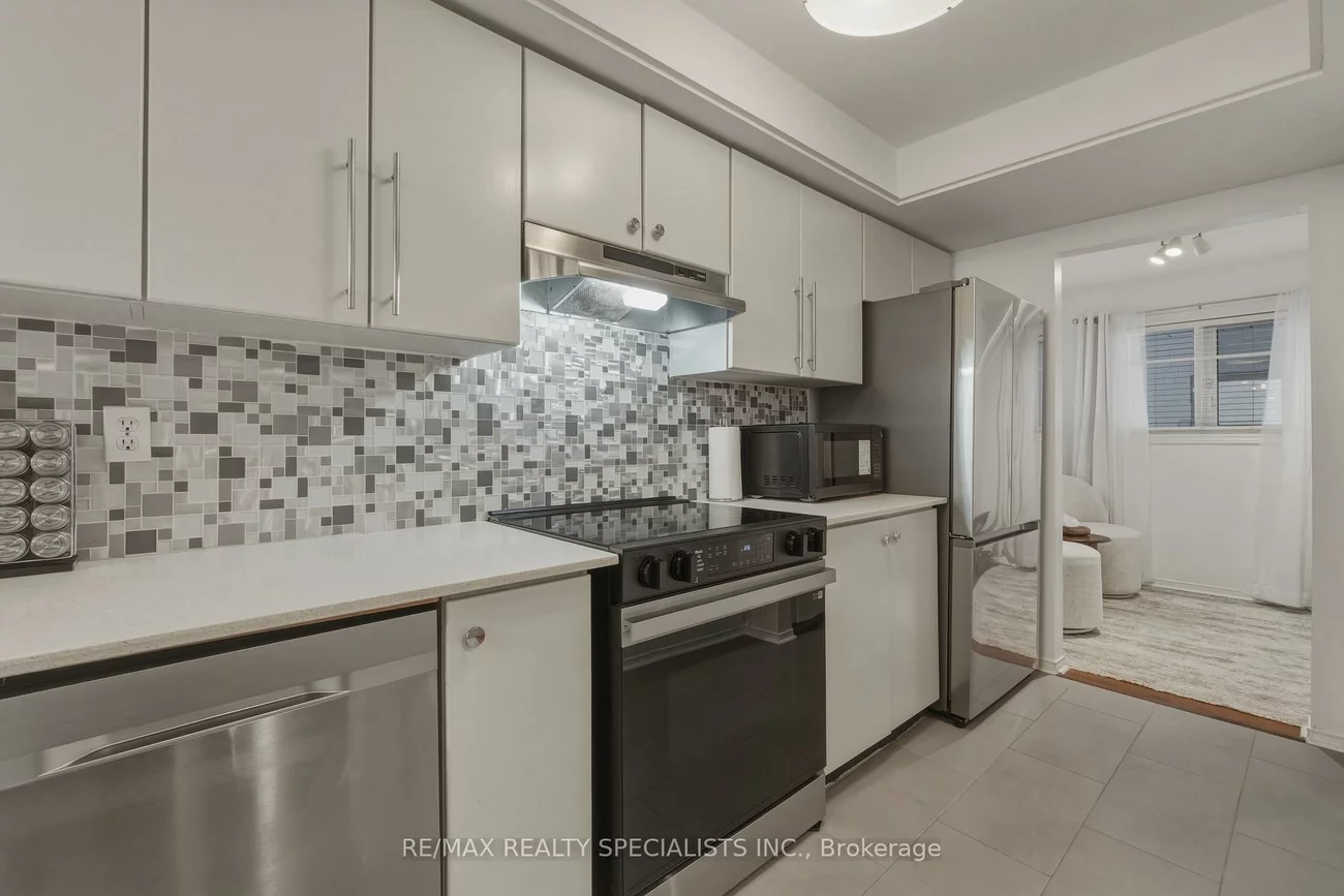 103, BRISTOL, Hurontario, Mississauga