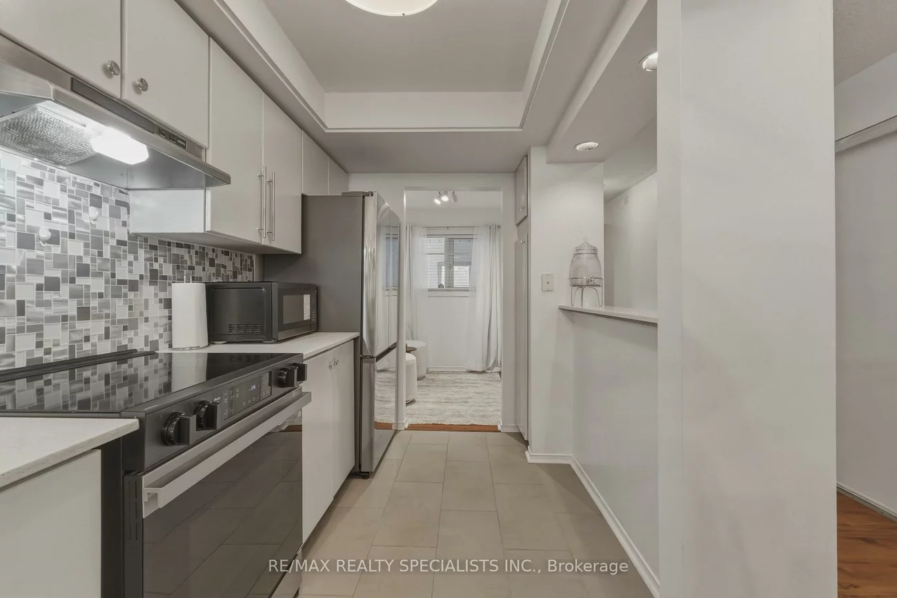 103, BRISTOL, Hurontario, Mississauga