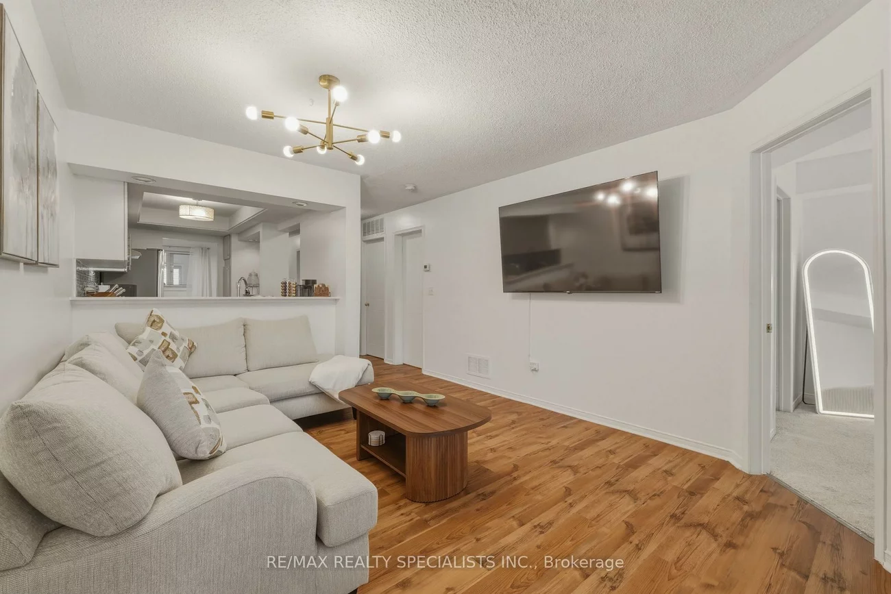 103, BRISTOL, Hurontario, Mississauga