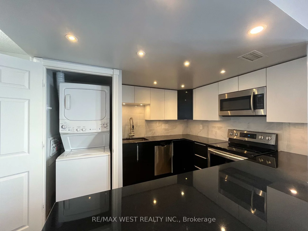 300, Webb, City Centre, Mississauga