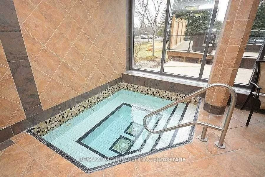 300, Webb, City Centre, Mississauga