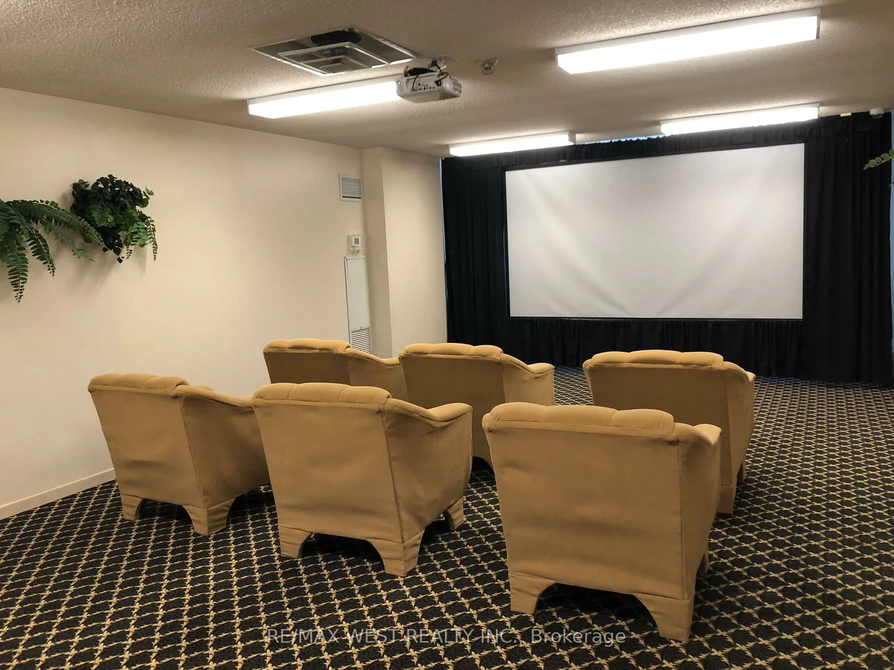 300, Webb, City Centre, Mississauga