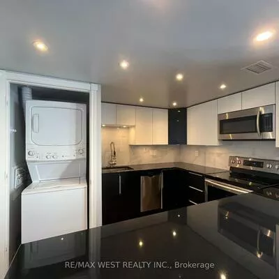 300, Webb, City Centre, Mississauga