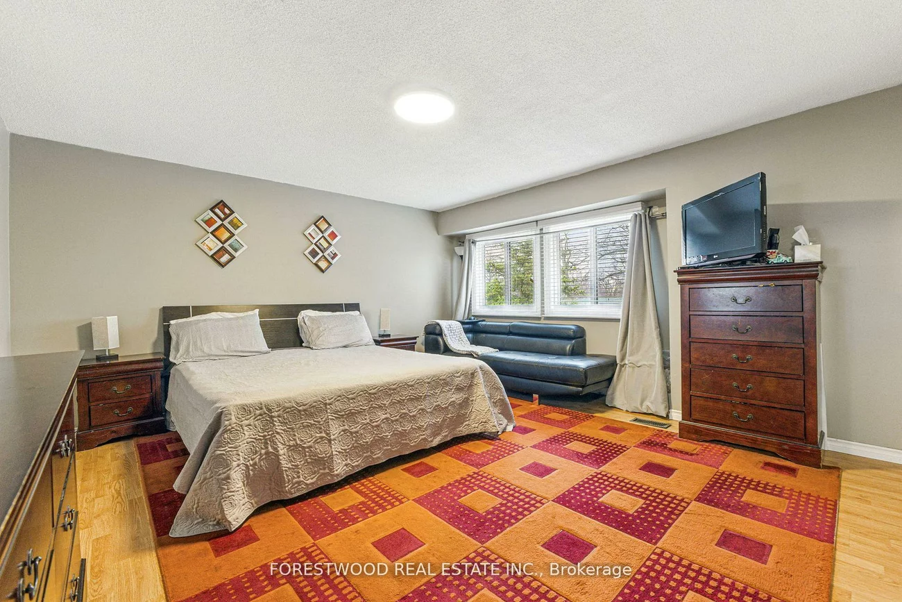 3345, Silverado, Mississauga Valleys, Mississauga