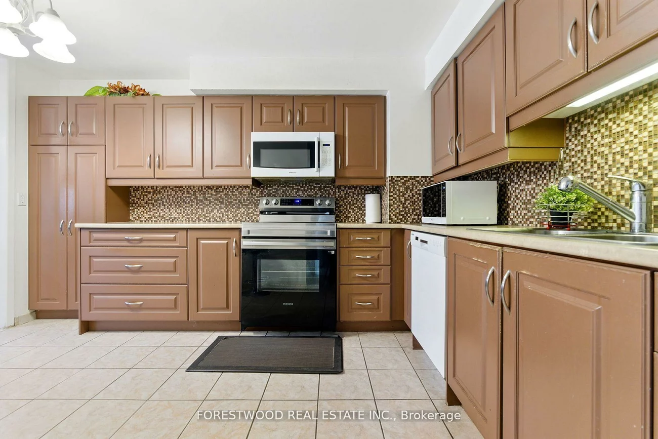 3345, Silverado, Mississauga Valleys, Mississauga