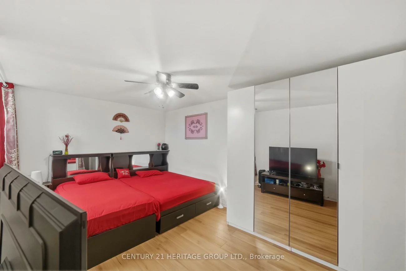 2323, Confederation, Cooksville, Mississauga