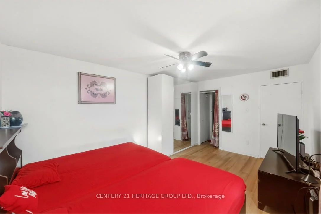 2323, Confederation, Cooksville, Mississauga