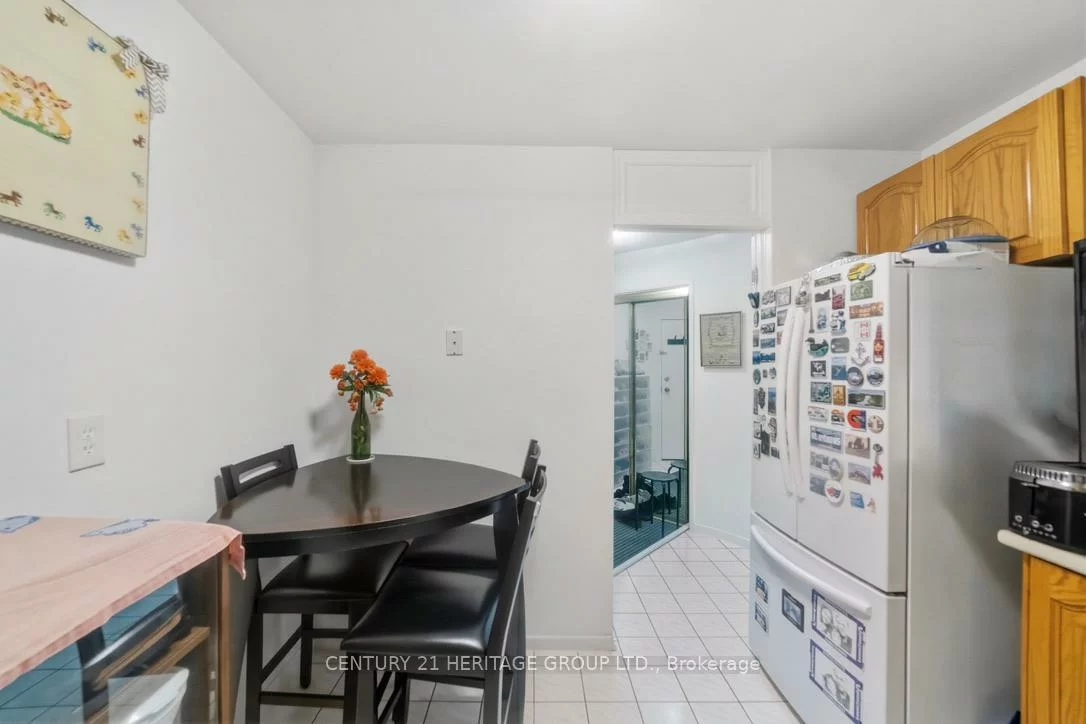 2323, Confederation, Cooksville, Mississauga