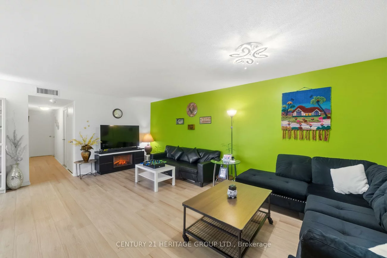 2323, Confederation, Cooksville, Mississauga