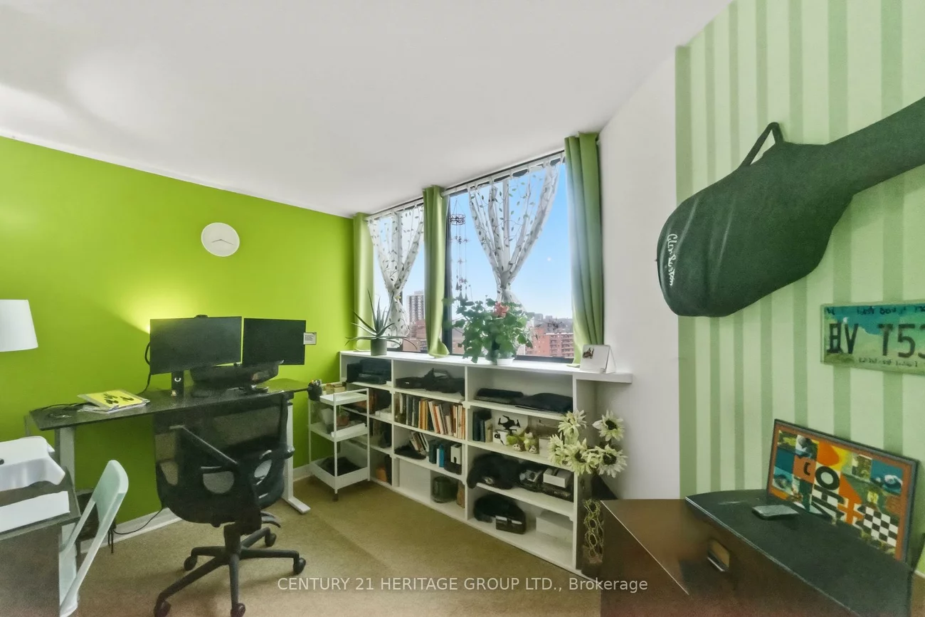 2323, Confederation, Cooksville, Mississauga