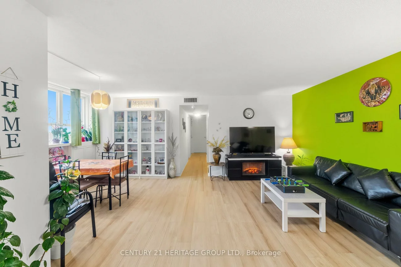 2323, Confederation, Cooksville, Mississauga